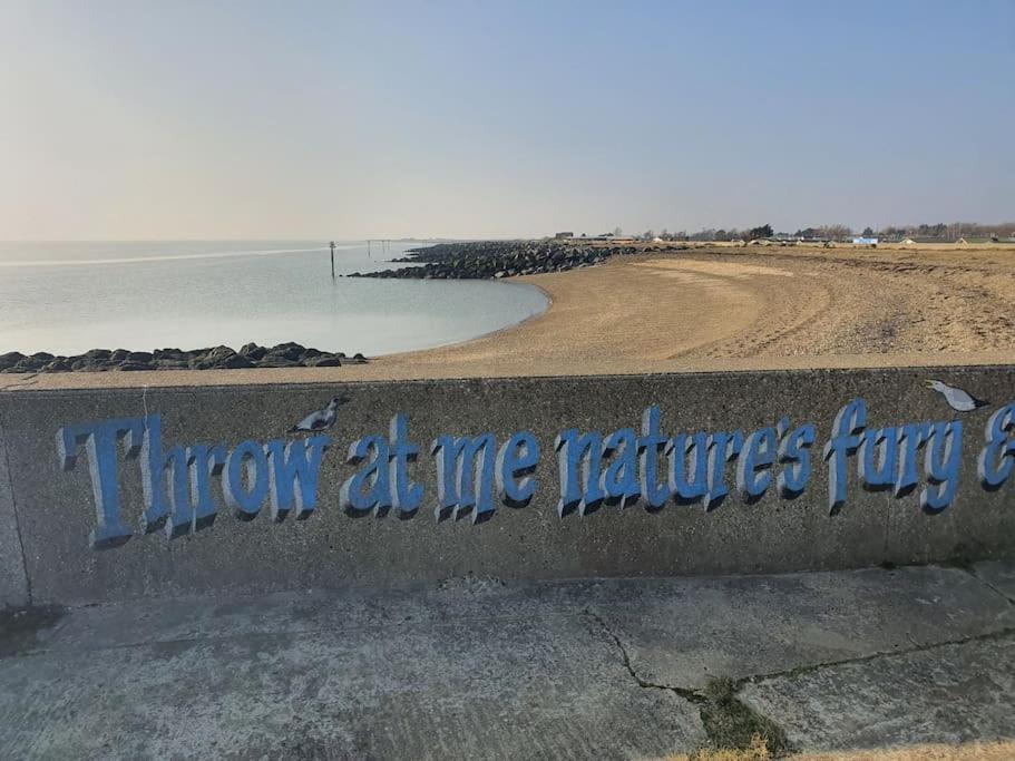 Awave From It All - Escape The City Life Jaywick Sands Ngoại thất bức ảnh
